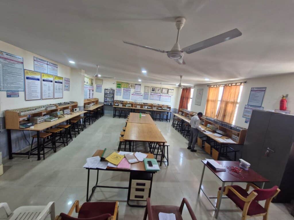 ELECTRONIC CIRCUITS LAB